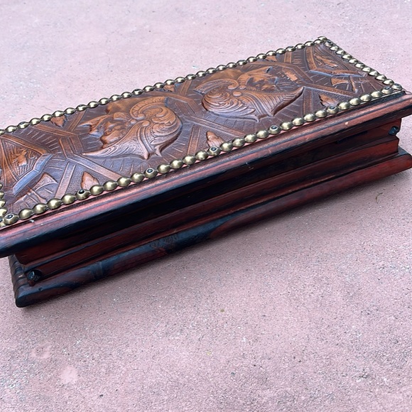 Vintage wood and carved leather dresser jewelry box - Picture 7 of 16